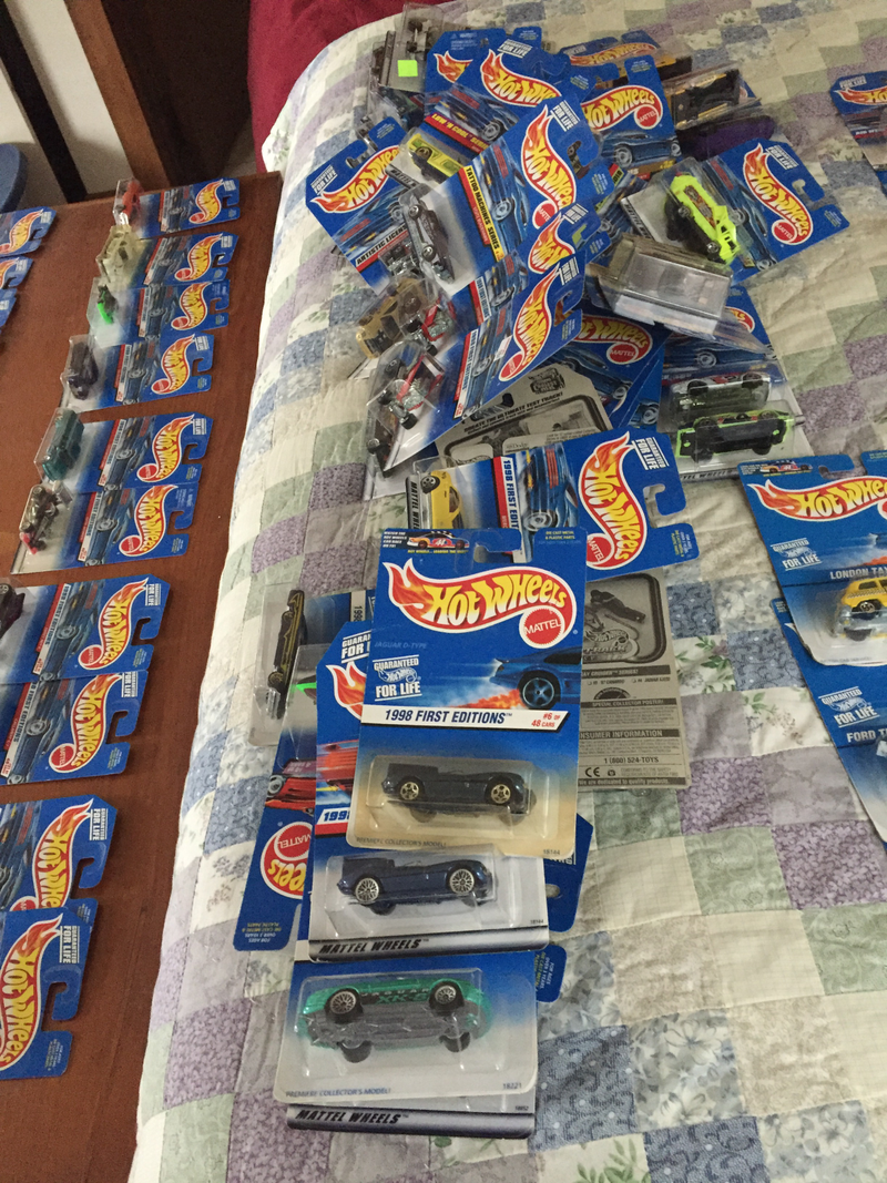Illustration for article titled Enormous Die-Cast Collection - Box 45 - Let the Hot Wheels Roll...